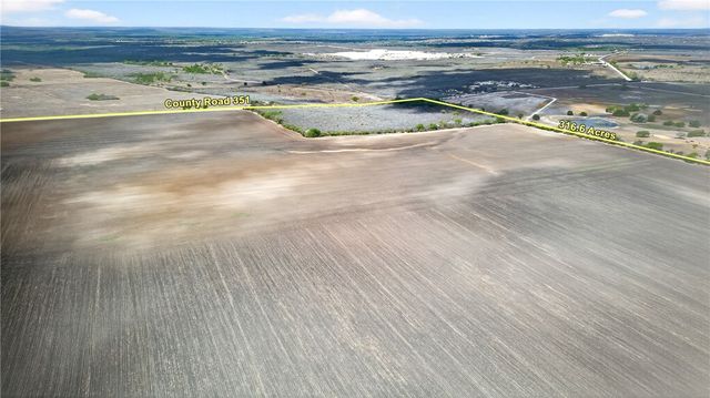109 County Road 385, George West, TX 78022