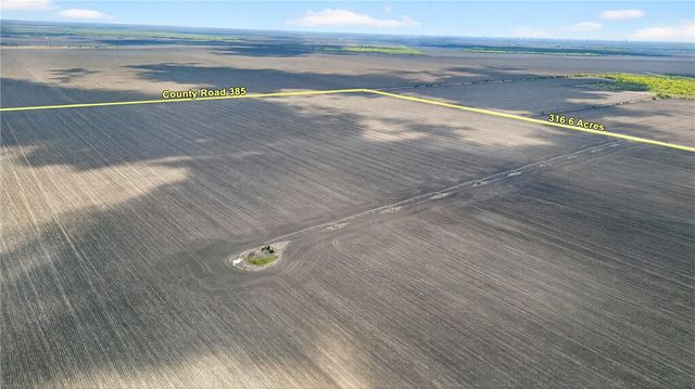 109 County Road 385, George West, TX 78022