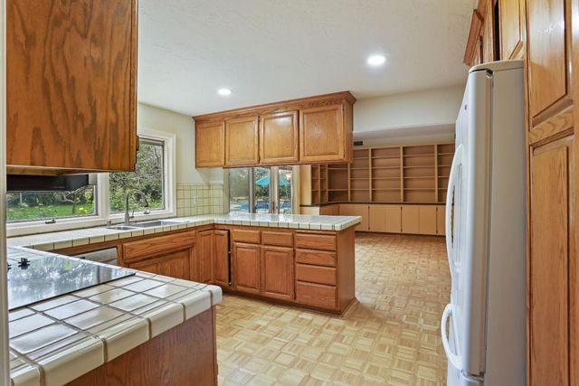 6371 Mulberry Ln, Stockton, CA 95212