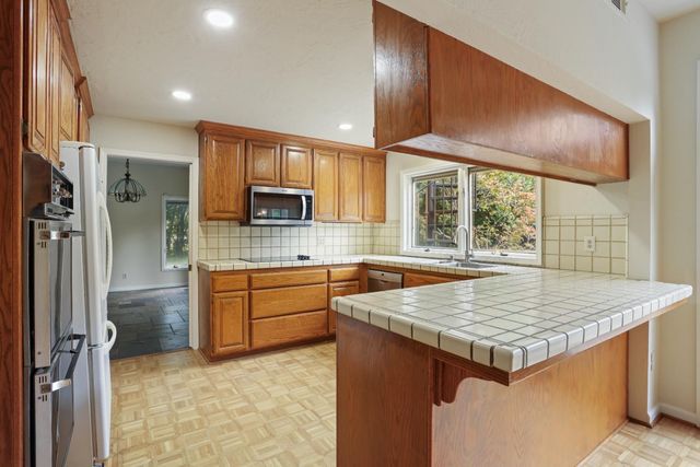 6371 Mulberry Ln, Stockton, CA 95212