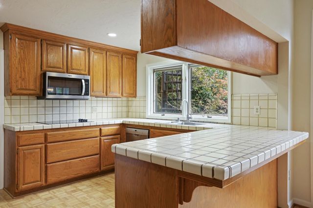 6371 Mulberry Ln, Stockton, CA 95212