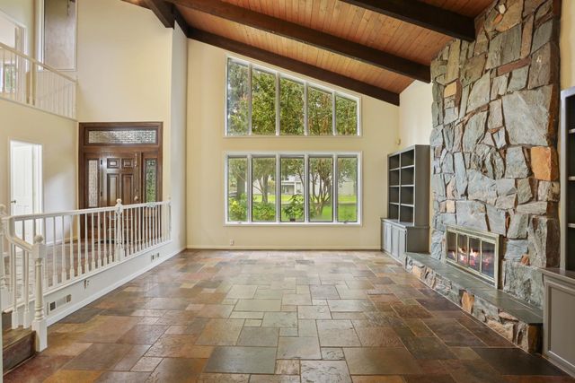 6371 Mulberry Ln, Stockton, CA 95212