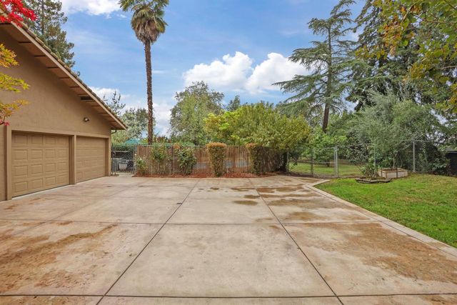 6371 Mulberry Ln, Stockton, CA 95212