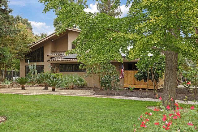 6371 Mulberry Ln, Stockton, CA 95212