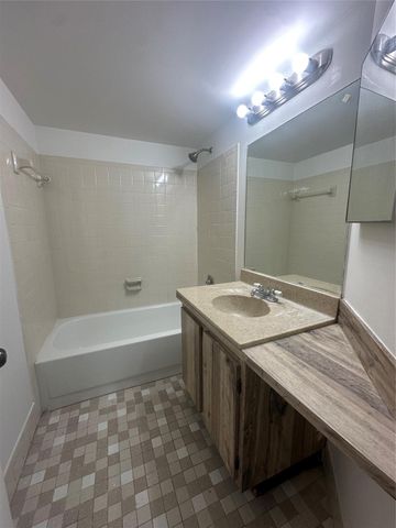 3212 NW 103rd Terrace 107-b, Coral Springs, FL 33065
