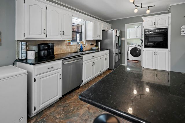 189 Phil Dr, Hawkins, TX 75765