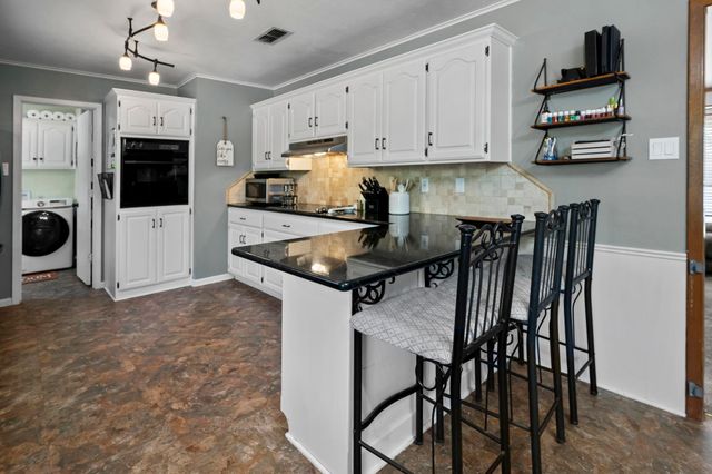 189 Phil Dr, Hawkins, TX 75765