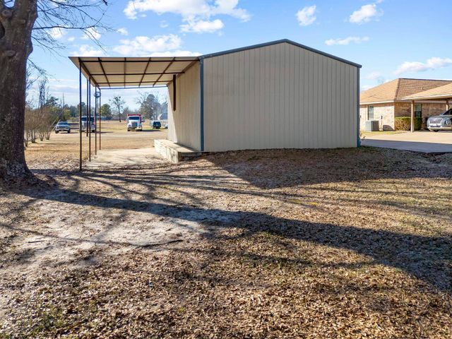 189 Phil Dr, Hawkins, TX 75765