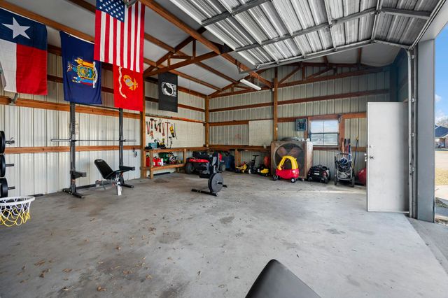 189 Phil Dr, Hawkins, TX 75765