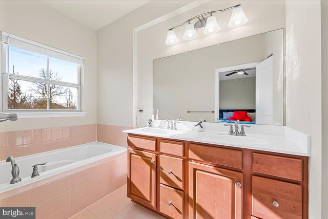 9137 LANDON HOUSE LN, Frederick, MD 21704