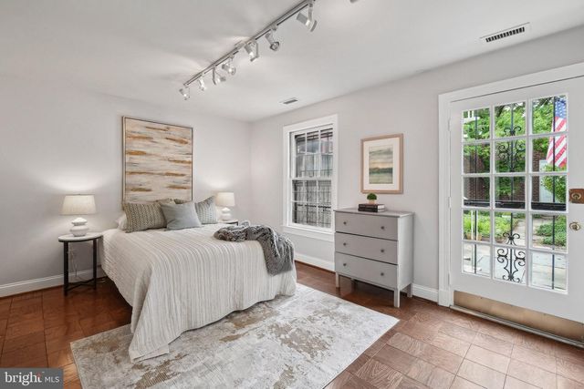 414 3RD ST SE, Washington, DC 20003