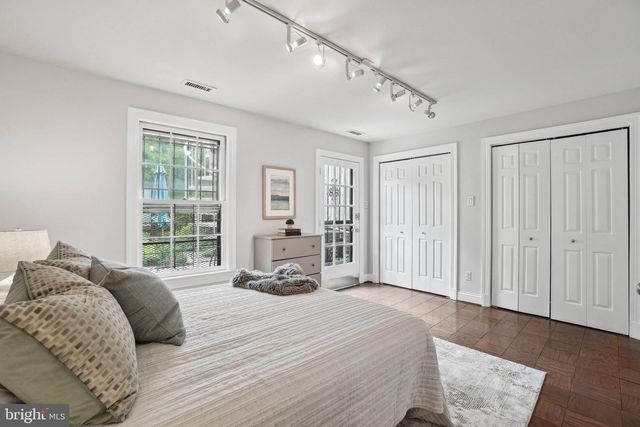 414 3RD ST SE, Washington, DC 20003