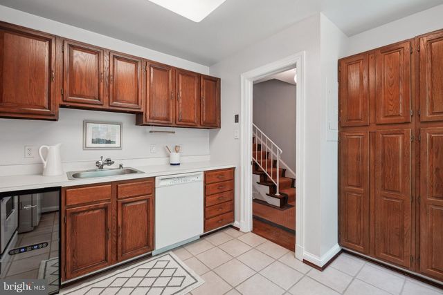 414 3RD ST SE, Washington, DC 20003