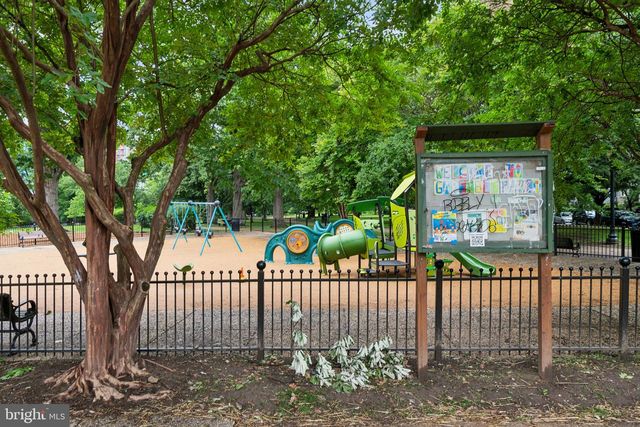 414 3RD ST SE, Washington, DC 20003