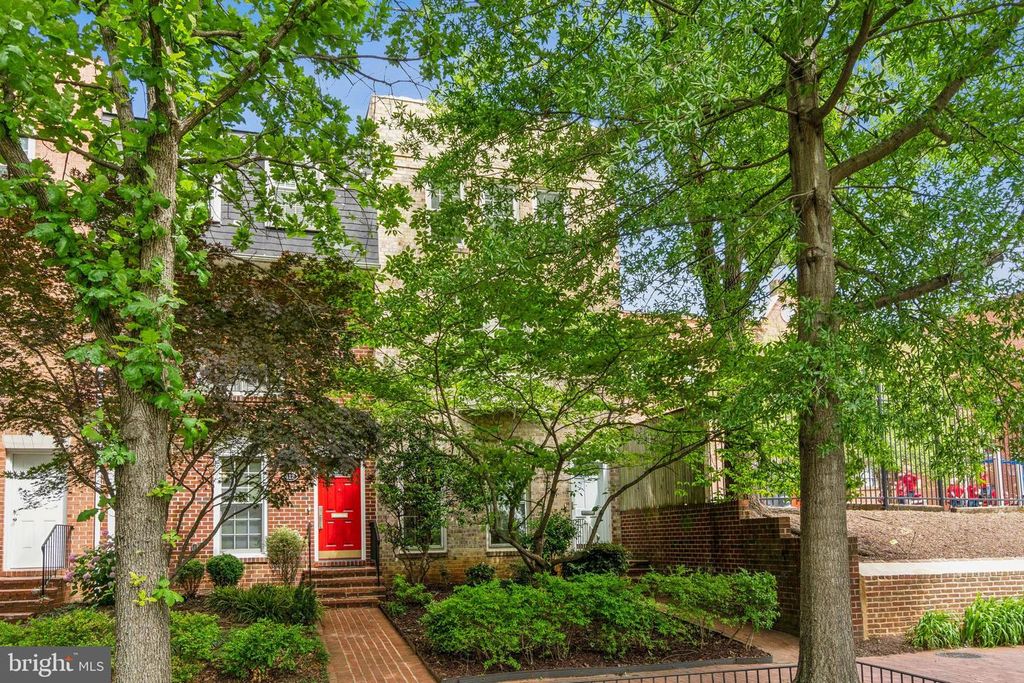 414 3RD ST SE, Washington, DC 20003