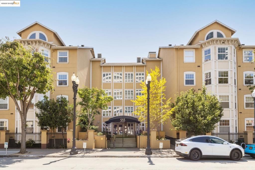 555 10Th St 315, Oakland, CA 94607