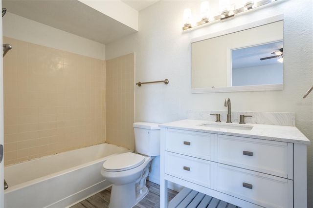 5156 CONROY ROAD 16, Orlando, FL 32811