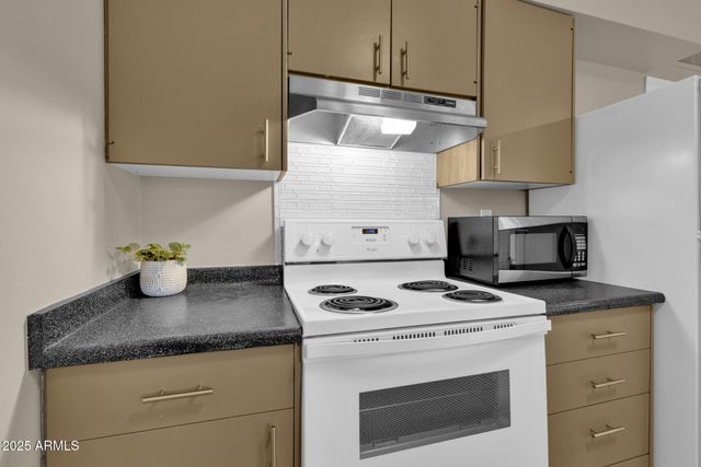 10547 W COGGINS Drive, Sun City, AZ 85351