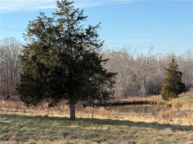 1044 Yadkin Valley Road, Advance, NC 27006