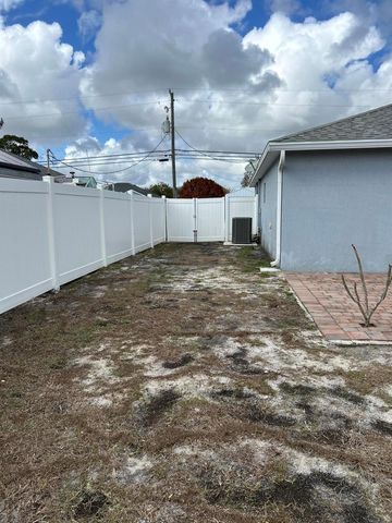 1114 SW Bellevue Avenue, Port St. Lucie, FL 34953