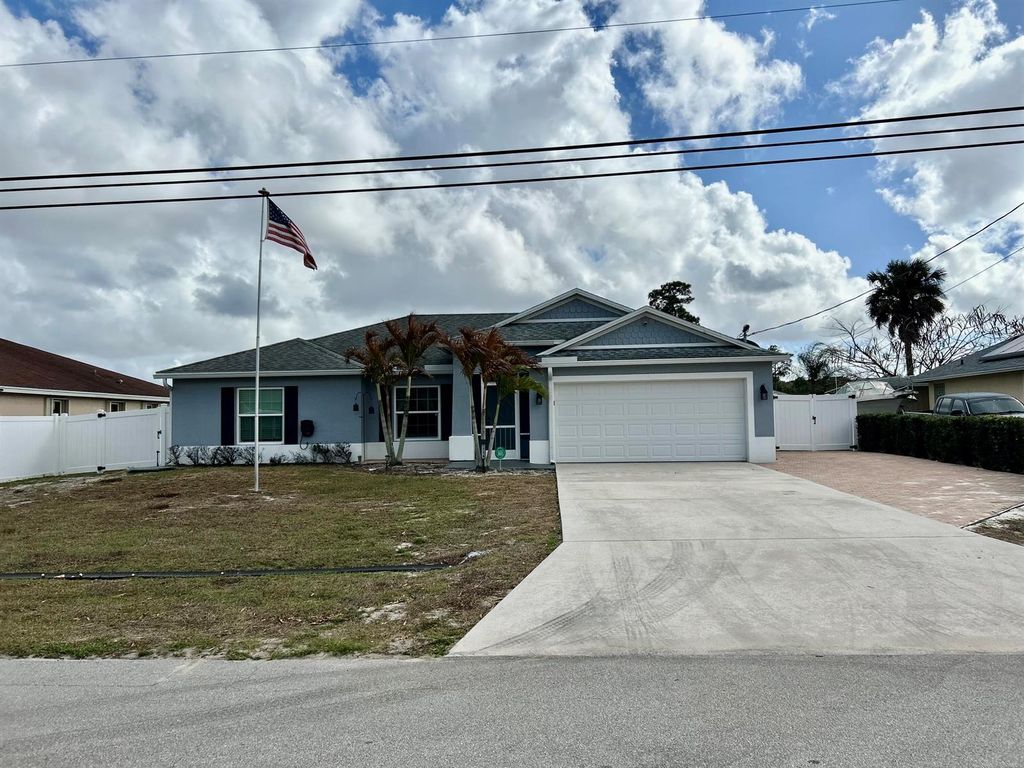 1114 SW Bellevue Avenue, Port St. Lucie, FL 34953