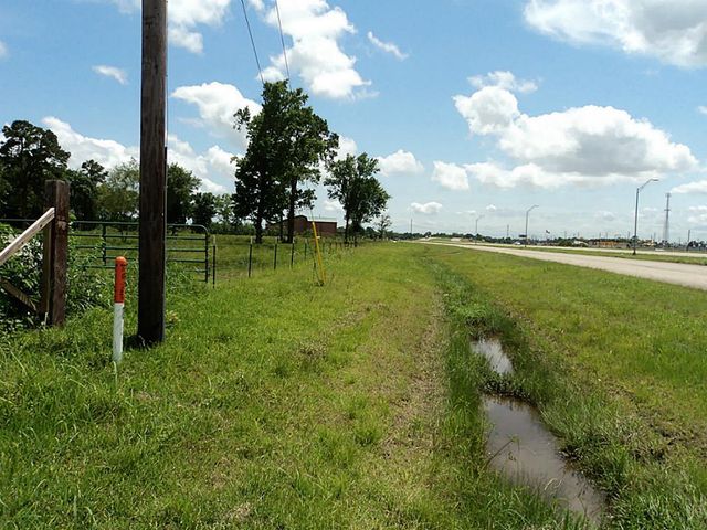 2620 Hwy 90, Crosby, TX 77532