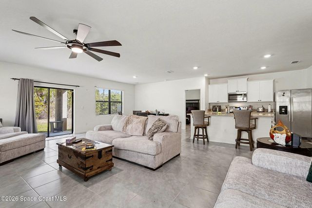 543 Old Country Road SE, Palm Bay, FL 32909