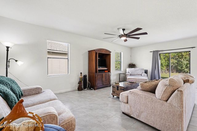 543 Old Country Road SE, Palm Bay, FL 32909