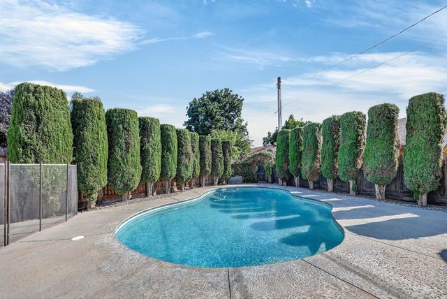 115 Elena Ct, Turlock, CA 95380
