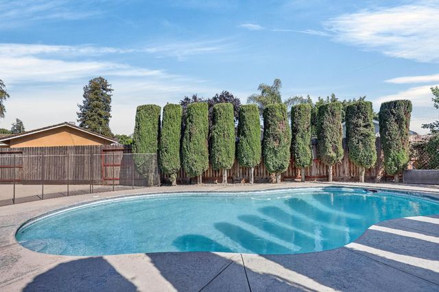 115 Elena Ct, Turlock, CA 95380