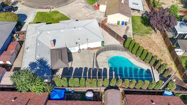 115 Elena Ct, Turlock, CA 95380