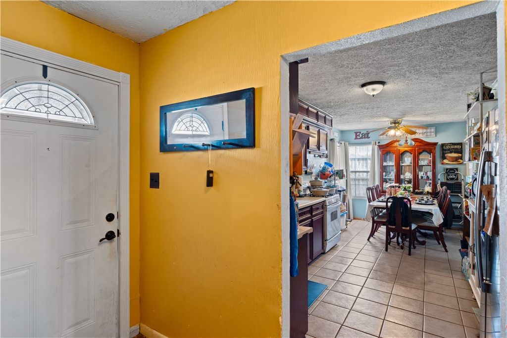 1506 Devon Dr, Corpus Christi, TX 78415 — photo 3