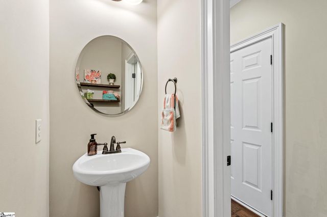 27 Laurelhart Lane, Simpsonville, SC 29681