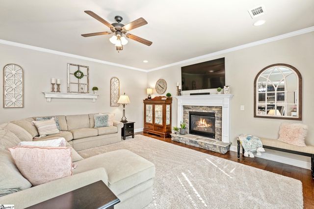 27 Laurelhart Lane, Simpsonville, SC 29681