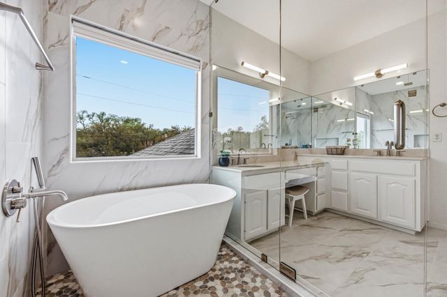 900 Canyonwood DR, Dripping Springs, TX 78620