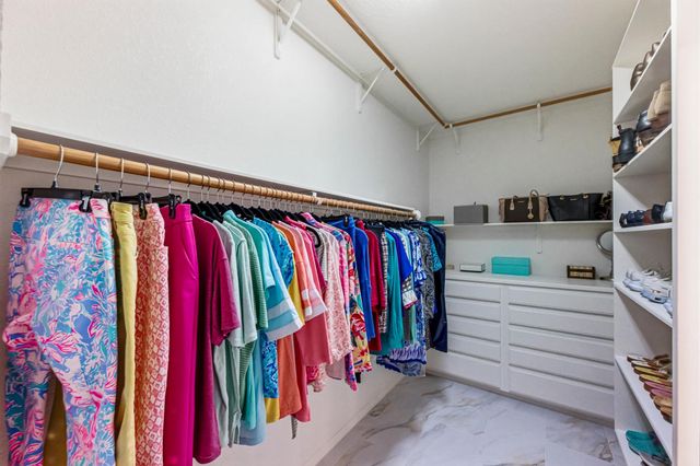 900 Canyonwood DR, Dripping Springs, TX 78620