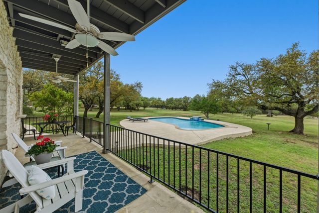 900 Canyonwood DR, Dripping Springs, TX 78620