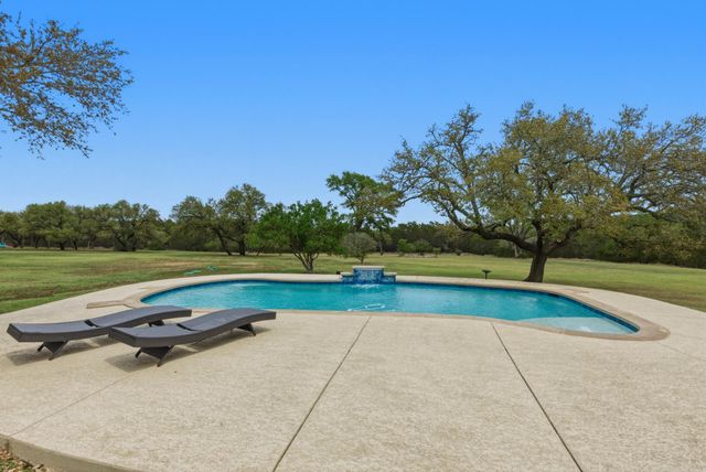 900 Canyonwood DR, Dripping Springs, TX 78620