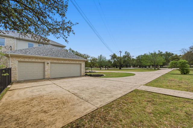 900 Canyonwood DR, Dripping Springs, TX 78620