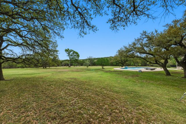 900 Canyonwood DR, Dripping Springs, TX 78620