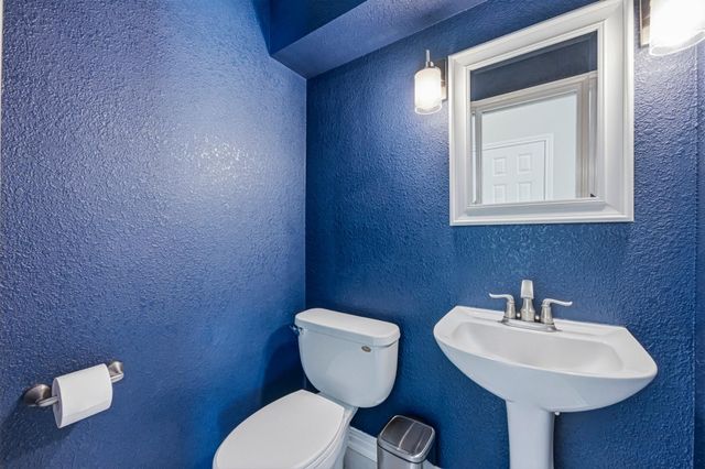 900 Canyonwood DR, Dripping Springs, TX 78620