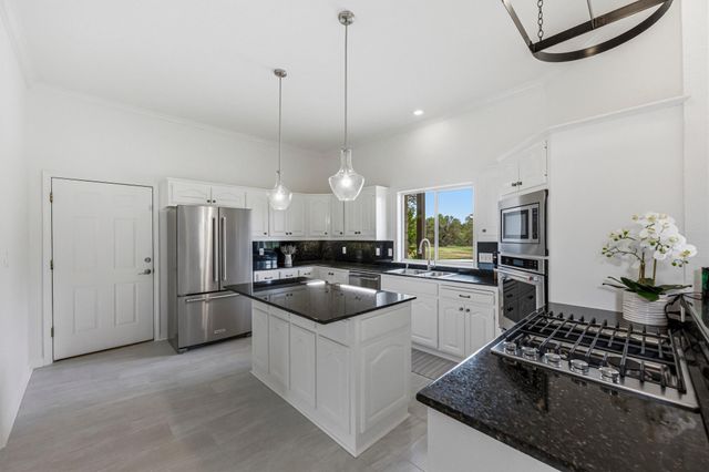 900 Canyonwood DR, Dripping Springs, TX 78620