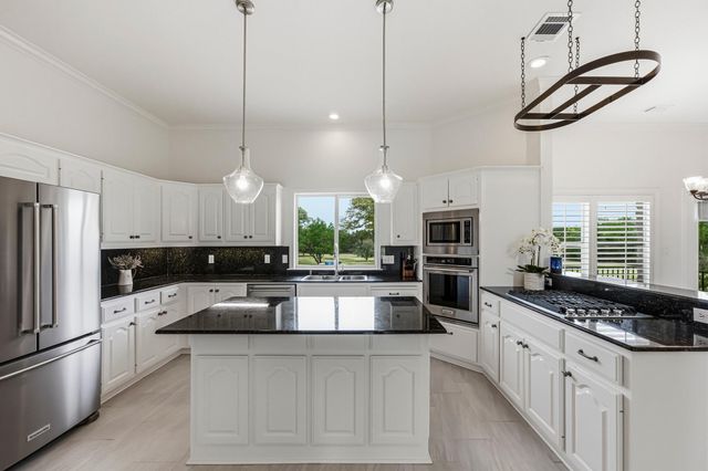 900 Canyonwood DR, Dripping Springs, TX 78620