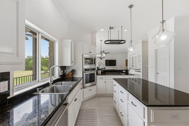 900 Canyonwood DR, Dripping Springs, TX 78620