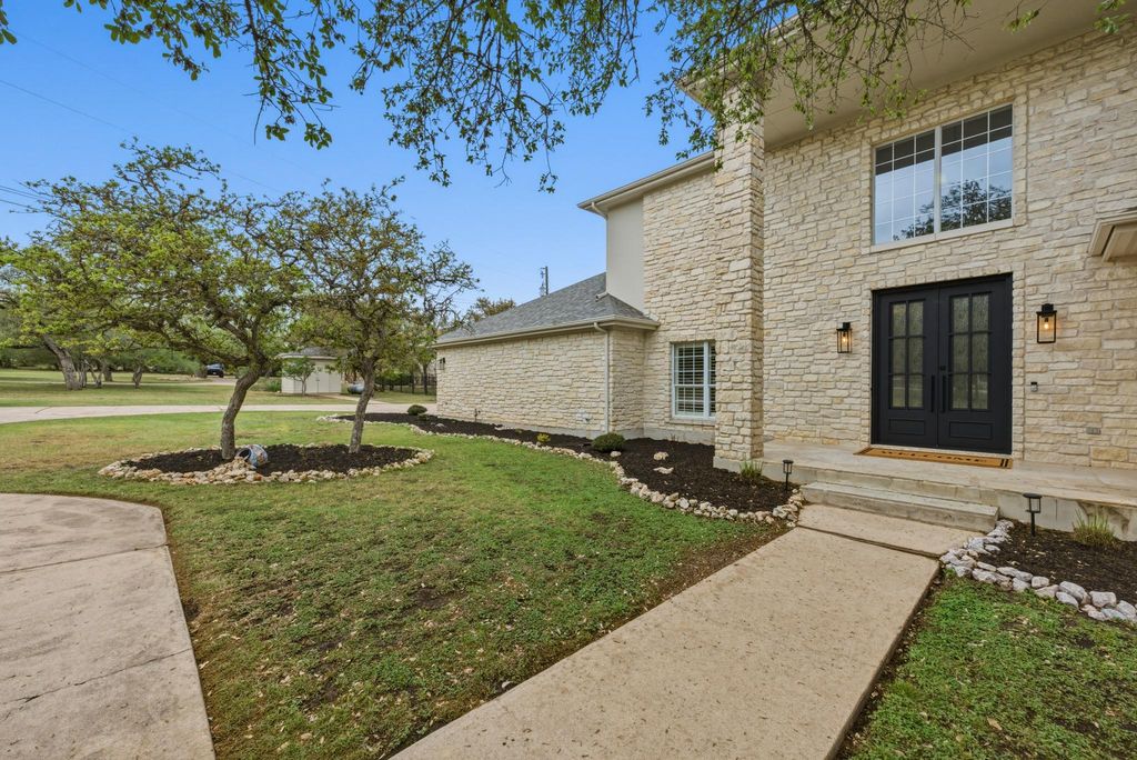 900 Canyonwood DR, Dripping Springs, TX 78620