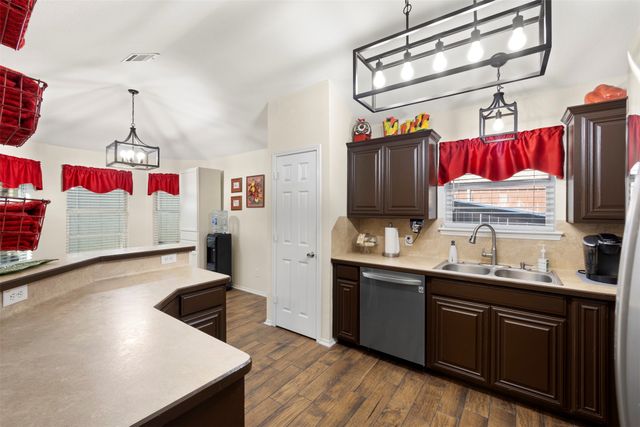 327 Choctaw Trail, Waxahachie, TX 75165