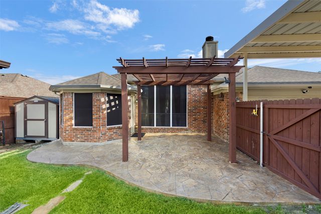 327 Choctaw Trail, Waxahachie, TX 75165