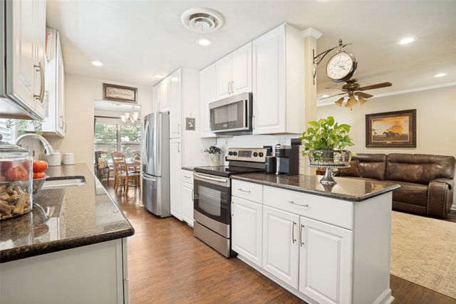 510 Northside Avenue, Lewisville, TX 75057
