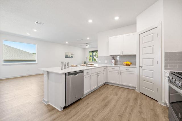 212 Florenz LN, Georgetown, TX 78628