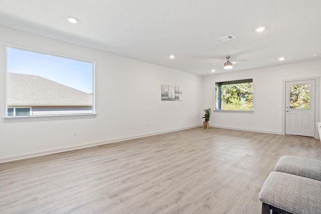 212 Florenz LN, Georgetown, TX 78628